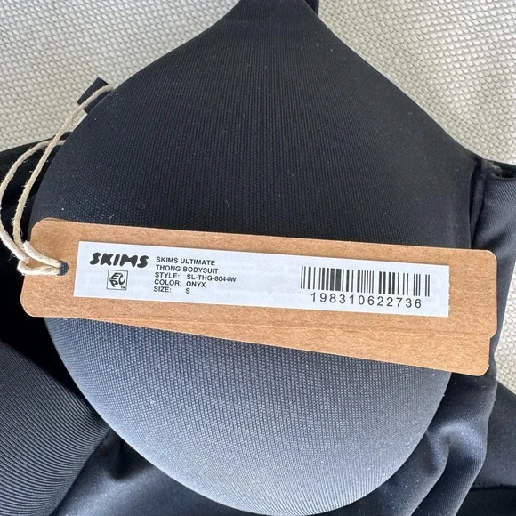 SKIMS Ultimate Thong Push Up Bodysuit - Picture 5 of 6